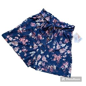 NWT LulaRoe Floral Paperbag Shorts - size Medium